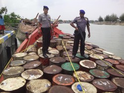 Polisi Tangkap Kapal Pengangkut 28 Ton Solar di Aceh, 4 Orang Diamankan