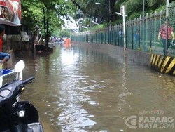 Banjir 60 Cm di Akses Karet Menuju Mas Mansyur, Pasukan Oranye Kerja Keras