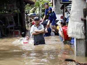 Banjir Merendam Kampung Kalibata Pulo