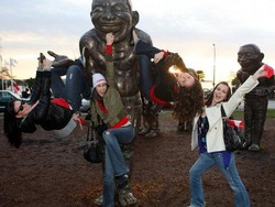 Bertemu Patung Paling Girang di Kanada, Galau pun Hilang!