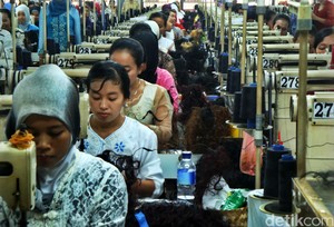 Penampilan Baru Sia Tanpa Rambut Palsunya yang Ikonik