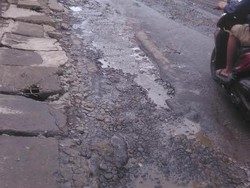 Tolong! Sudah 2 Tahun Warga Bojonggede Tersiksa Jalan Rusak