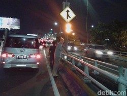 Macetnya Jakarta, Mobil Hanya Gerak 100 Meter Selama 2 Jam di Tol Jelambar