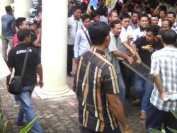 Mahasiswa yang Lempar Besi Penutup Selokan ke Kantor Bupati Pamekasan Diamankan