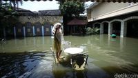 Rumah Wanita Emas Terendam Banjir
