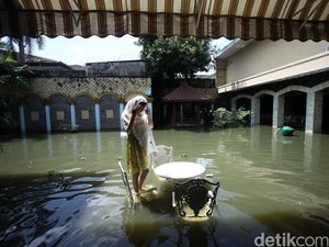 Rumah Wanita Emas Terendam Banjir