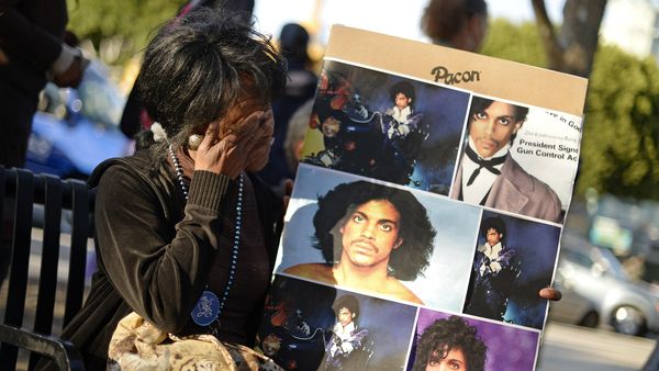 Duka Para Fans Melepas The Purple One Prince