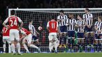Dua Gol Sanchez Menangkan Arsenal