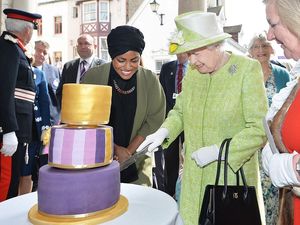 Kue Ulang Tahun Ratu Elizabeth II Dibuat Wanita Berhijab Pemenang Bake Off Kue Ulang Tahun Ratu Elizabeth II Dibuat Wanita Berhijab Pemenang Bake Off