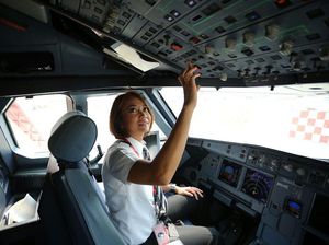 Perjalanan Pilot Cantik Kapten Monika Menggapai Cita Hingga Angkasa