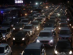 Arus Lalin Sudirman Macet, Begini Penampakannya