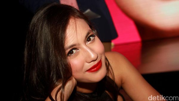 Pevita Pearce Cantik Maksimal!