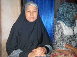 Duka Dua Anak Nur Atikah Melepas Jenazah Ibunda Duka Dua Anak Nur Atikah Melepas Jenazah Ibunda