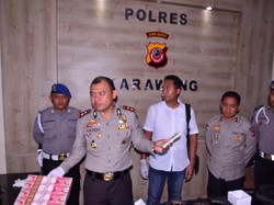 Tangkap Penipu Penukaran Uang Dolar, Polisi Temukan Senpi di Rumah Pelaku
