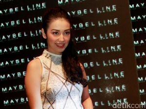 Velove Vexia Nyaman Pakai Hijab di Film Anyar Velove Vexia Nyaman Pakai Hijab di Film Anyar