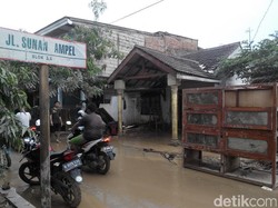 Bertahan di Tenda Pengungsian, Warga Minta Tambah Mobil MCK