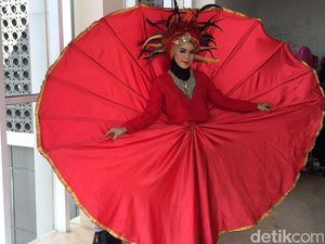 Hijabers Curi Perhatian Pakai Kostum Merak di Audisi Sunsilk Hijab Hunt