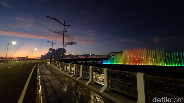 Sunrise Dari Jembatan Baru di Bulak Surabaya Tak Kalah Eksotik