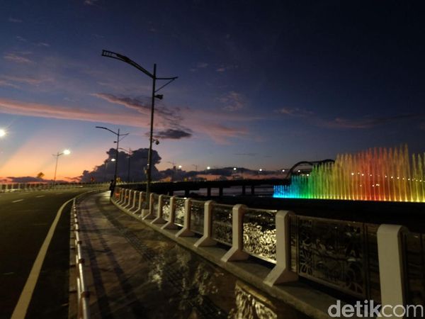 Sunrise Dari Jembatan Baru di Bulak Surabaya Tak Kalah Eksotik
