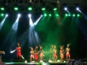 Saat Anak-anak Pecinta Alat Musik Daerah Berkreasi di Tepi Pantai Kayu Bura