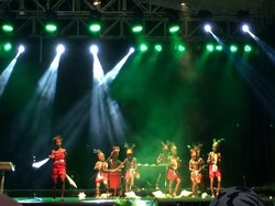 Saat Anak-anak Pecinta Alat Musik Daerah Berkreasi di Tepi Pantai Kayu Bura