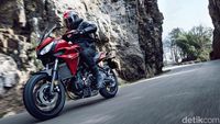 Motor Touring Yamaha Tracer 700