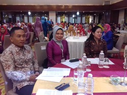 Bupati Batang Yoyok Sudibyo dan Menko Puan Akrab di Acara KPK