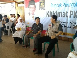 Presiden PKS Blusukan ke Muara Angke, Beli Ikan dan Serap Aspirasi Warga