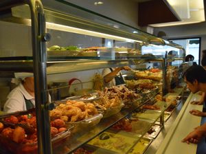 Tips Tetap Nyaman Sahur Ketika Traveling