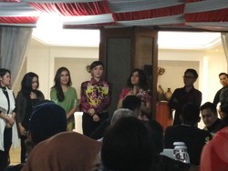 Jupe Curhat Soal Kerja, Pasha Bicara Kemampuan Artis di Depan Ketua MPR