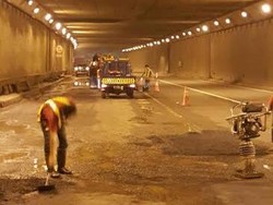 Awal Mei Jalan Berlubang di Terowongan Pasar Rebo di Tol JORR Akan Dibeton