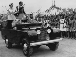 Kenangan Manis Ratu Elizabeth II dengan Land Rover