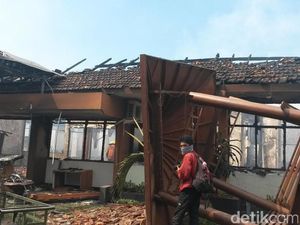 Cerita Petugas yang Padamkan Api di Tengah Lemparan Batu Napi Lapas Banceuy