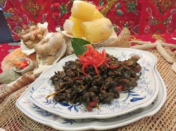 Mencicip Tumis Bia dan Ikan Asar Masak Paleo yang Unik dari Ambon