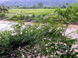 Tak Ada Jembatan, Kakek Hanyut Karena Seberangi Sungai Cimandiri Pakai Ban
