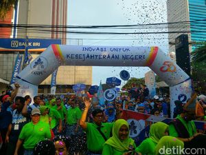 Bos dan Karyawan Taspen Gelar Jalan Santai Bersama