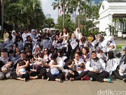 Puluhan Ibu-ibu Menyusui Serentak di 25 Kota untuk Kecerdasan Anak