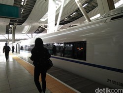 Serunya Menjajal Kereta Cepat di China