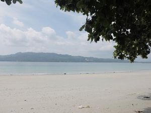 Terpesona Cantiknya Pantai Natsepa di Ambon