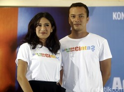 Nicholas Saputra Doyan Nonton Berjam-jam di Ponsel