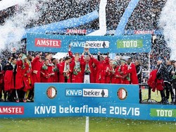 Feyenoord Akhiri Puasa Trofi, Van Bronckhorst Raih Gelar Pertama sebagai Pelatih