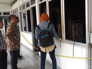 2 Ruangan di Fakultas Teknik UGM Terbakar, Garis Polisi Terpasang