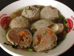 Bakso Bang Jambrong: Huah! Pedas Menyengat Bakso Rawit dengan Isian Komplit