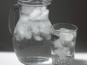 Minum Air Es Saat Hamil Bikin Bayi Lahir Besar, Mitos atau Fakta? Minum Air Es Saat Hamil Bikin Bayi Lahir Besar, Mitos atau Fakta?
