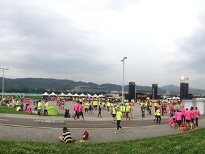 Melongok Lomba Lari di Negeri Penggemar Sepatu