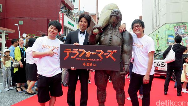 Para Bintang di Red Carpet Okinawa International Film Festival