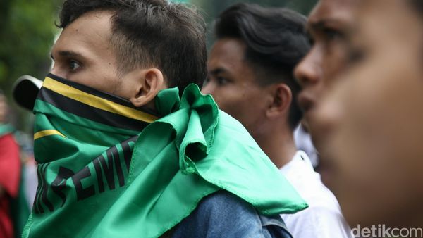 Massa PPP Geruduk Kemenkum HAM