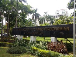 Jelang Petang Menteri-menteri Kumpul di Kantor Darmin, Ada Apa?