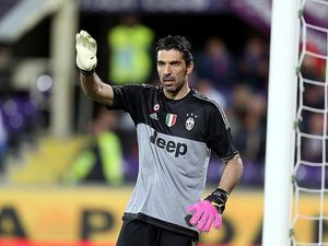 Juventus Perpanjang Kontrak Buffon dan Barzagli