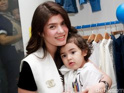 Bagi Carissa Puteri, Setiap Hari adalah Hari Ibu